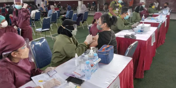 STIE - Dukung Percepatan Herd Immunity, STIE Malangkucecwara dan Kodim 0833 Kota Malang Gelar Vaksinasi COVID-19
