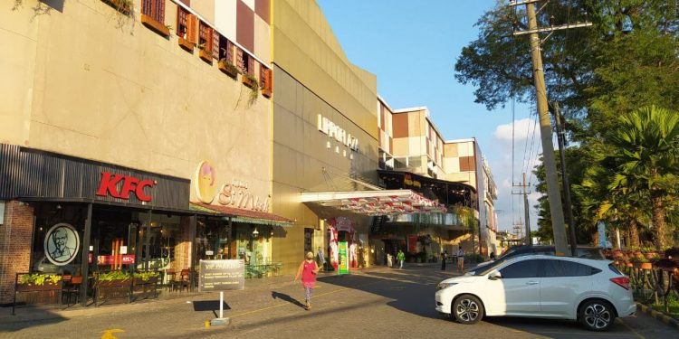 Lippo Plaza Batu, salah satu pusat perbelanjaan di Kota Batu yang mulai beroperasi pasca penetapan PPKM Level 3 di Malang Raya. Foto: Ulul Azmy