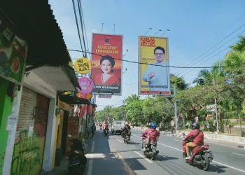 Baliho Puan Maharani dan Airlangga Hartarto.