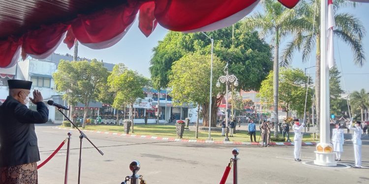 Bupati Malang, HM Sanusi memimpin upacara kemerdekaan RI ke-76 di Pendopo Agung Malang