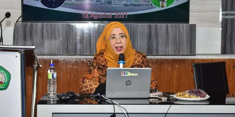Nur Diana,SE.,M.Si selaku Dekan FEB UNISMA