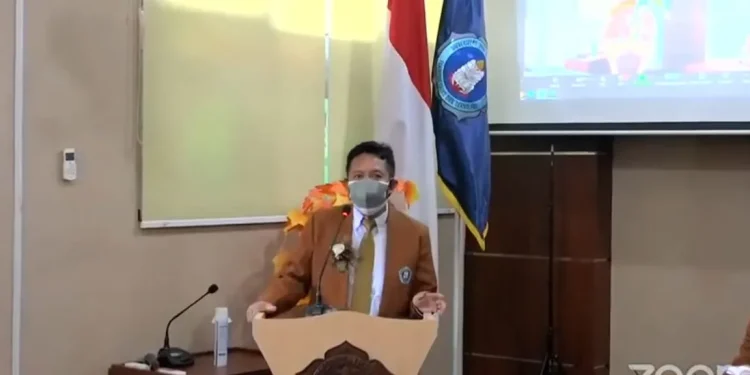 Dekan FST Unikama Dr I Ketut Suastika, M. Si saat memberikan sambutan / tangkapan layar
