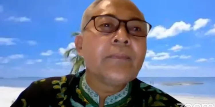 Prof. Prof. Dr. Sa’dun Akbar, M. Pd, guru besar Universitas Negeri Malang dalam acara workshop Guru Ramah Karya Ilmiah/tugu malang