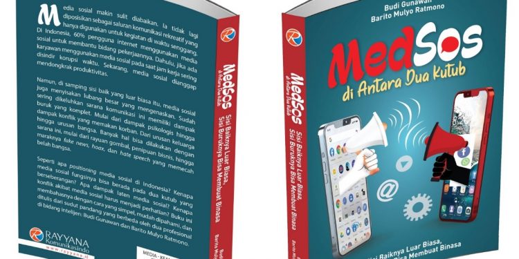 Buku Medsos Diantara Dua Kutub karangan Jendpol Budi Gunawan dan Kombes Pol Barito Mulyo Ratmono.