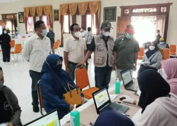 Gus Ali kunjungi vaksinasi di Kota Batu