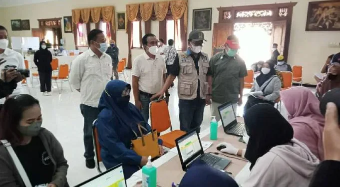 Gus Ali kunjungi vaksinasi di Kota Batu