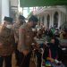 Kapolda Jatim saat menyapa warga di vaksinasi SMK NU 4 Pakis Kabupaten Malang