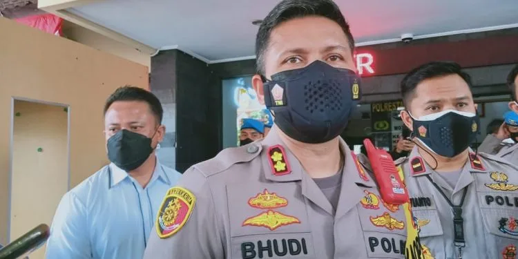 Densus 88 - Polda Jatim Benarkan Densus 88 Tangkap Pasutri Terduga Teroris di Malang