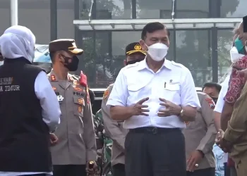 Luhut saat memberikan penjelasan kepada wartawan
