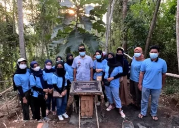 Mahasiswa kkn di desa talok