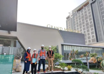 Tim Tugumedia Group, bersama GM Grand Mercure Malang
