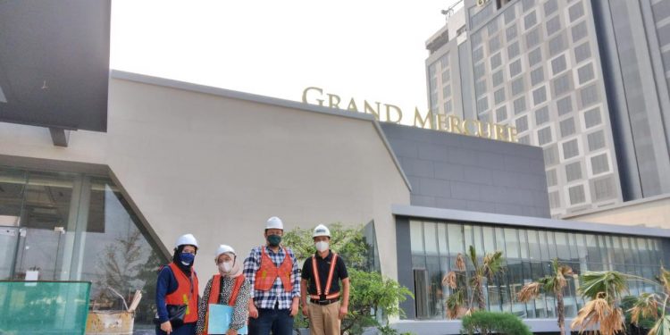 Tim Tugumedia Group, bersama GM Grand Mercure Malang
