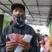 Warga terima bansos refocusing