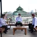 rektor unisma (tengah).