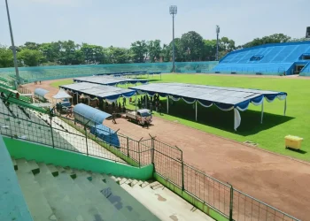 Persiapan vaksinasi massal di Stadion Gajayana