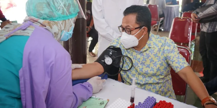 Wali Kota - Wali Kota Sutiaji Turut Jadi Peserta Skreening Massal Plasma Konvalesen