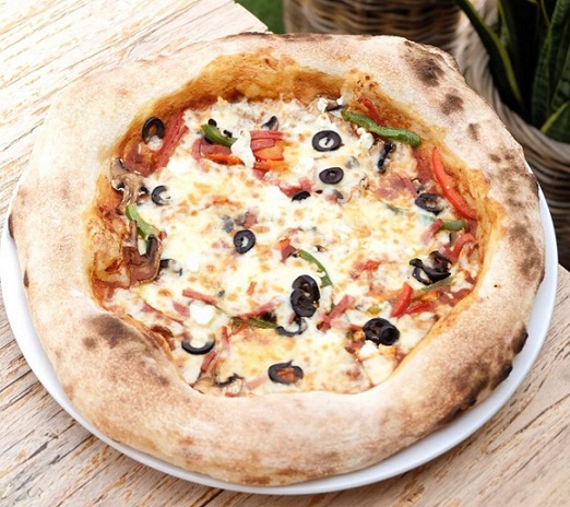 Nanamia Pizzeria, makanan cita rasa Eropa yang bisa dinikmati siang hari sebagai makan siang/tugu malang