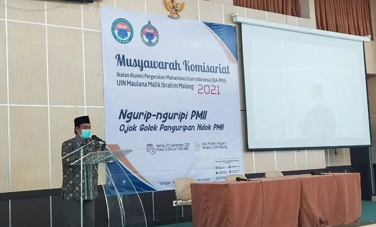 Ketua IKA-PMII Pusat yang juga Ketua Bidang Hukum PBNU KH Robikin Emhas, saat memberikan sambutan pembuka Muskom IKA-PMII UIN Malang 2021, Kamis (30/9/2021)