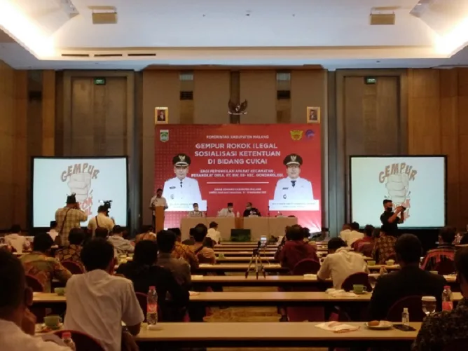 Suasana sosialisasi program Gempur Rokok Ilegal yang dilakukan Diskominfo Kabupaten Malang bersama Kantor Pengawasan dan Pelayanan (KPP) Bea Cukai Tipe Madya Cukai Malang/tugu malang