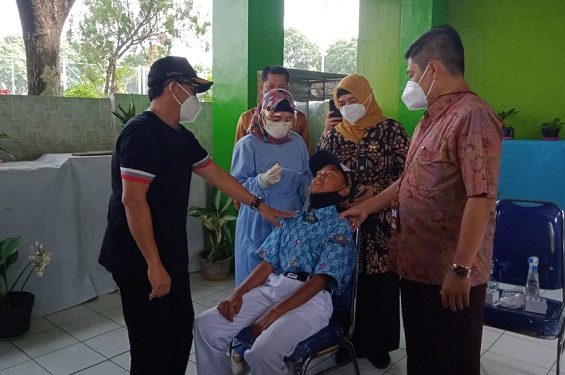 Swab acak yang dilakukan kepada pelajar di Kota Malang