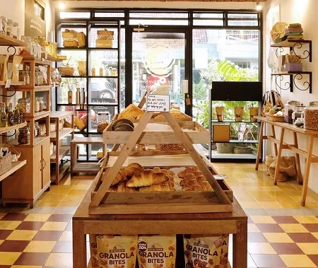 Via-Via Artisan Bakery yang cocok untuk sarapan dengan pastry ala Eropa/tugu malang