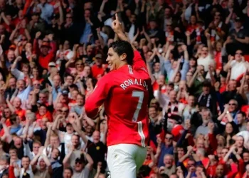 Cristiano Ronaldo saat mengenakan seragam merah Manchester United beberapa tahun silam. Musim ini, Ronaldo juga bakal kembali mengenakan seragam nomor punggung 7 miliknya