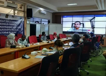 Mengangkat masalah kemiskinan