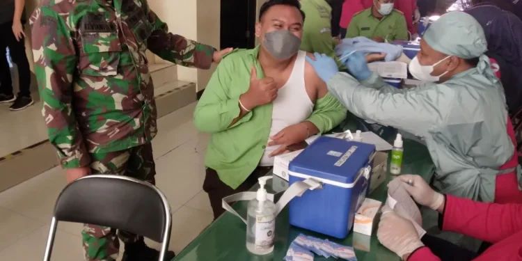 ITSK - Siapkan Percepatan Herd Immunity dan PTM, ITSK Gelar Vaksinasi Dosis Pertama