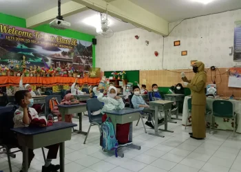 Siswa baru tak wajib berseragam