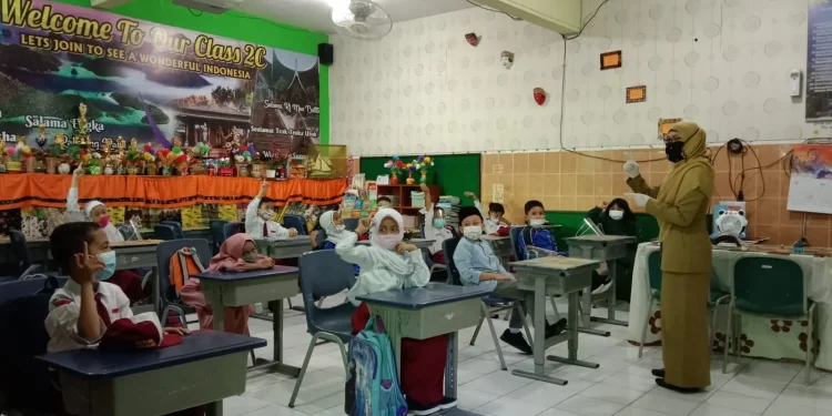 Siswa baru tak wajib berseragam