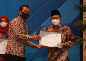 Kota Malang menerima penghargaan TPID dari Kementerian Koordinator Bidang Perekonomian RI