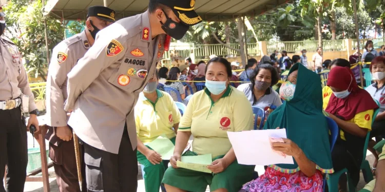 Kapolres Malang di Gerai Vaksin Presisi. Foto: Humas Polres Malang