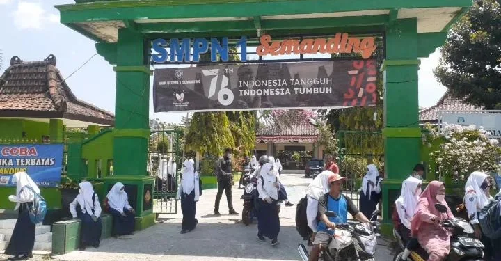 anak - Senang, Haru, dan Bangga Anak Bisa Sekolah Tatap Muka Lagi