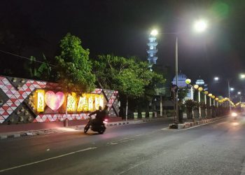 Hanya ada sejumlah titik lampu PJU di Kota Batu yang akan dibiarkan menyala, seperti di Jalan Pattimura ini. Foto: Ulul Azmy