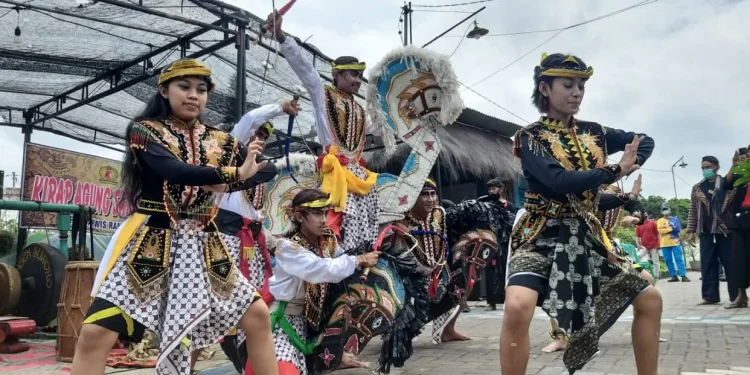 kirab - Kirab Agung Jaranan Satrio Turonggo Jati, Tampilan Epos Budaya Panji