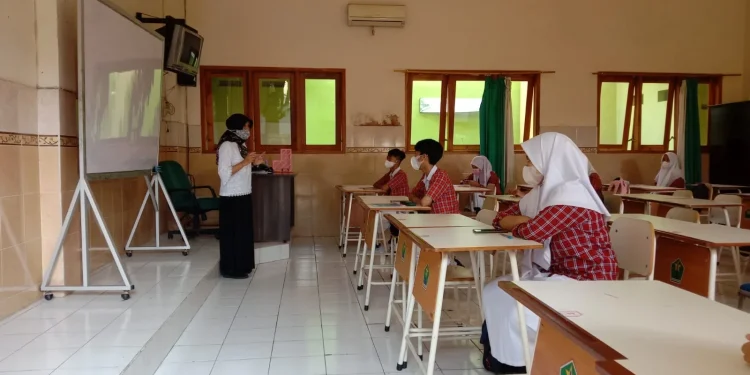 sekolah - Sekolah Tatap Muka Berlangsung, Vaksinasi COVID-19 untuk Siswa Masih 50 Persen