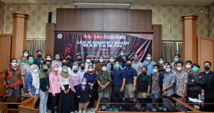 Peserta dan penguji Uji Kompetensi Wartawan Tugu Media Group x Solopos Institute. Foto: Rubianto