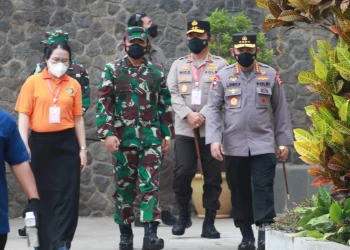 Panglima TNI dan Kapolri Tinjau Vaksinasi COVID-19