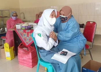 siswa - 500 Siswa SMAN 1 Pagak Mendapat Vaksin COVID-19 Dosis Pertama