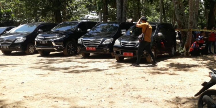 Rombongan Pemkot Malang di Pantai Kondang Merak. Foto: istimewa