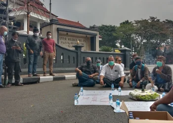 Warga Ruwat Balai Kota Malang, Imbas Rombongan Pemkot ke Pantai Kondang Merak saat PPKM Level 3