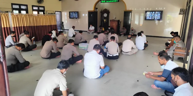 Pembinaan Rohani dan Mental Polres Malang. Foto: Rizal Adhi