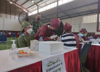 Pelaksanaan vaksinasi COVID-19 dosis kedua di STIE Malangkucecwara (ABM). Foto: Feni Yusnia