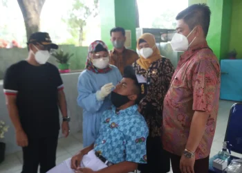 Cegah Penyebaran COVID-19 Selama Pembelajaran Tatap Muka, 2 Sekolah Lakukan Tes Swab