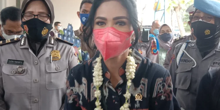 krisdayanti - Krisdayanti Bantah Telah Dipanggil Fraksi PDIP usai Beberkan Gaji Anggota DPR