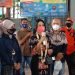 Anggota Komisi IX DPR RI, Krisdayanti meninjau pelaksanaan vaksinasi di SMKN 6 Kota Malang. Foto: M Sholeh