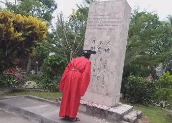 londo - Pokdarwis Koeboeran Londo Gelar Ritual Hana O Maku di Tugu Jepang