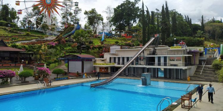 Taman Rekreasi Selecta, salah satu destinasi wisata yang resmi dibolehkan uji coba buka karena telah melengkapi diri dengan sertifikasi CHSE dan aplikasi PeduliLindungi. Foto: Ulul Azmy