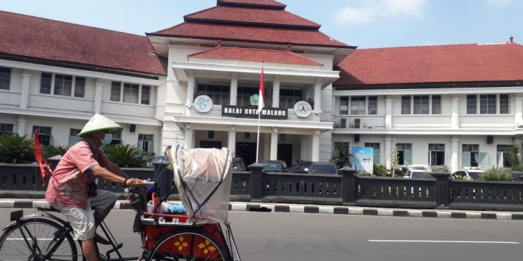 Bangunan Balai Kota Malang yang telah menjadi bangunan cagar budaya. Foto: M Sholeh