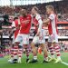 Emile Smith Rowe (tengah) saat merayakan gol bersama Pierre Emerick Aubameyang (depan) dan Martin Odegaard (belakang). Foto: Instagram Arsenal